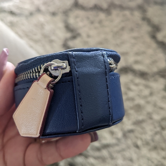 Louis Vuitton horizon ear buds